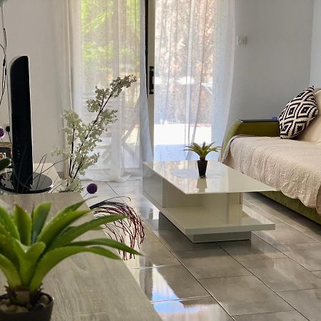 Beautiful Apartment Near The Sea And A Large Private Garden Paphos Exterior foto