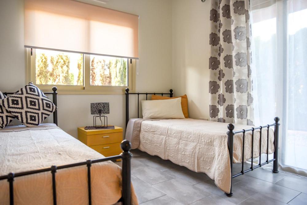 Beautiful Apartment Near The Sea And A Large Private Garden Paphos Exterior foto